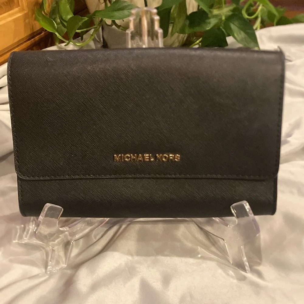 Michael Kors Saffiano Leather Black Convertible Crossbody with Gold Chain (ABBA) - Picture 4 of 16